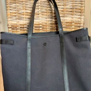 Lululemon tote